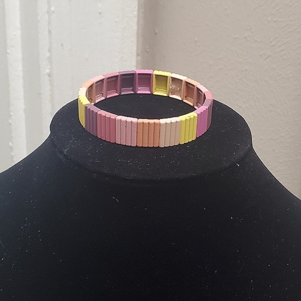 4/$20 Multicolor Beaded Stretch Bracelet. 🌴